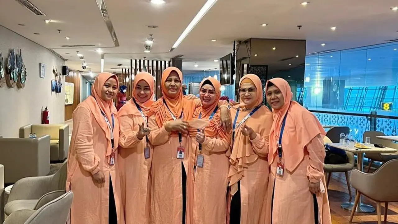 Chintami Atmanagara, Cut Yanthi dan Kristina pergi umrah di tahun 2022 (Foto: Instagram @cut_yanthi)