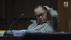 Terdakwa penerbitan SKL terhadap obligor BLBI, Syafruddin Arsyad Temenggung bersiap menjalani sidang lanjutan di Pengadilan Tipikor, Jakarta, Kamis (21/6). Sidang mendengar keterangan saksi. (Liputan6.com/Helmi Fithriansyah)
