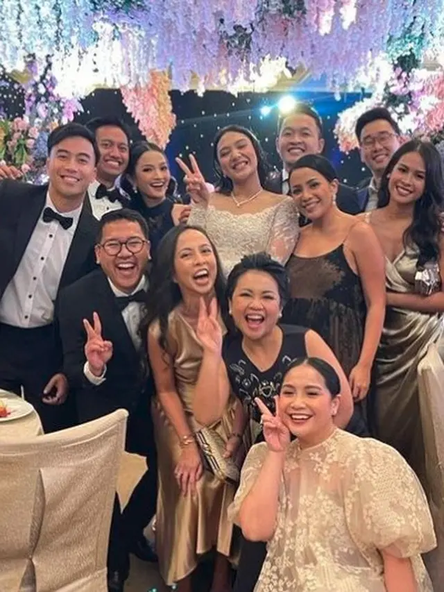 6 Potret Resepsi Pernikahan Putri Tanjung, Maudy Ayunda Datang Bareng Suami