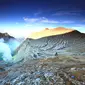 Indonesia di kelilingi kawah gunung yang eksotik dan menawan.