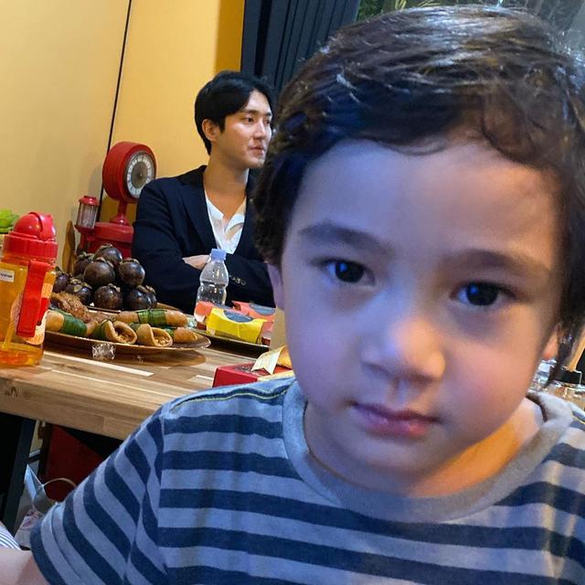 Siwon Suju bertamu ke rumah Raffi Ahmad (https://www.instagram.com/p/B9j0xk-hPvD/)