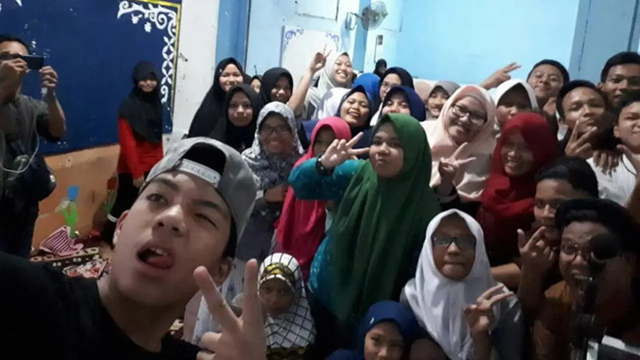 Smartfren Hibur Anak Yatim Dengan Mendatangkan Saaih Halilintar
