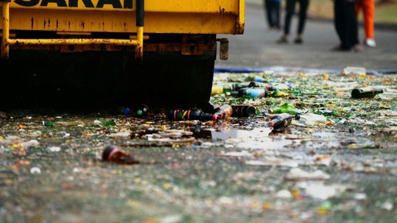 Pemusnahan 11.321 botol miras ilegal di Monas