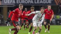 Christian Pulisic dari AC Milan, tengah, mengontrol bola saat pertandingan sepak bola Liga Europa antara Rennes dan AC Milan di stadion Roazhon Park di Rennes, Prancis barat, Kamis, 22 Februari 2024. (AP Photo/Mathieu Pattier)