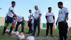 Pelatih Tim Nasional U23 Indra Sjafri (kedua kanan) berbincang pada kegiatan AIA Sepakbola Untuk Negeri di Stadion Mini Pancing, Medan, Sumatera Utara, Selasa (7/1/2020). 60 siswa sekolah sepakbola (SSB) mengikuti pelatihan untuk hidup lebih sehat dan lebih baik. (Liputan6.com/HO/Ady)