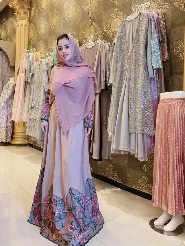 Bikin Pangling, ini 6 Potret Clara Gopa dengan Hijab yang Menawan