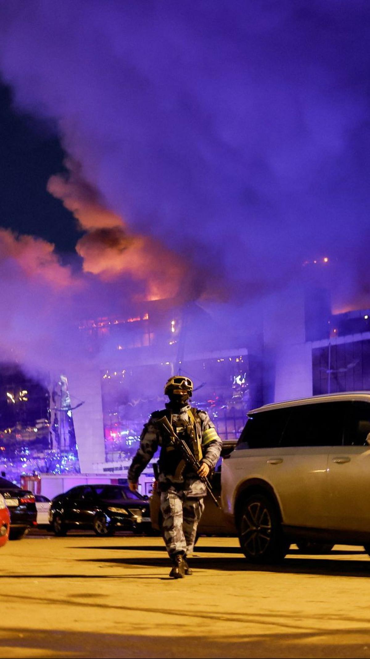 Ini menjadi serangan paling mematikan di Rusia selama bertahun-tahun dan terjadi ketika perang negara itu dengan Ukraina memasuki tahun ketiga.&nbsp;Foto: REUTERS<br>