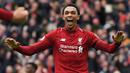 Trent Alexander-Arnold - Rekan setim Virgil van Dijk ini juga menampilkan performa apik di lini belakang Liverpool. Arnold tercatat memiliki rasio 65 persen kemenangan tackle di musim 2019/20 ini. (AFP/Paul Ellis)