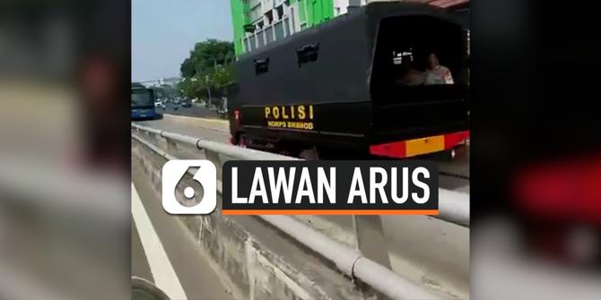 VIDEO: Truk Polisi Lawan Arus dan Terobos Jalur Transjakarta
