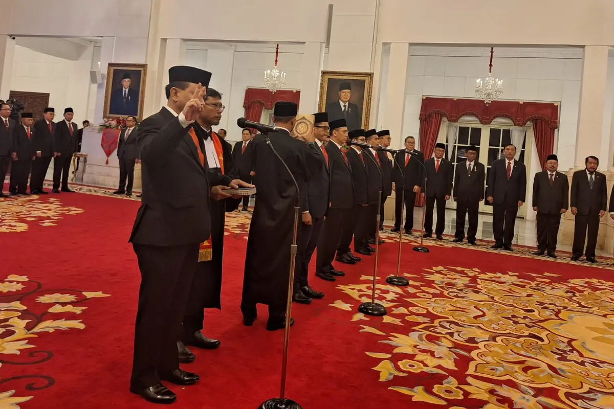Presiden Joko Widodo atau Jokowi melakukan reshuffle atau perombakan kabinet, Senin (17/7/2023). Jokowi melantik Menteri Komunikasi dan Informatika (Menkominfo) dam sejumlah wakil menteri (wamen) di Istana Negara Jakarta (Liputan6.com/Lizsa Egeham)