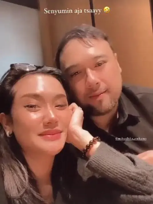 Cita Citata tampil mesra dengan Didi Soekarno. Dia menunjukkan kepada publik soal status barunya yang sedang menjalin hubungan pacaran. (Instagram/cita_citata)