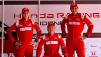 Tim Honda Racing Indonesia (HRI) yang dikomandoi Alvin Bahar (tengah) bersama dua pembalap muda lainnya (istimewa)