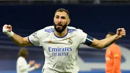 Karim Benzema. Striker Prancis berusia 34 tahun yang kini memasuki musim ke-13 bersama Real Madrid ini total mencetak 11 gol di 16 Besar Liga Champions. Gol teranyarnya dicetak saat Real Madrid menang 3-1 atas tamunya Atalanta (16/3/2021) di leg kedua musim 2020/2021. (AFP/Pierre-Philippe Marcou)