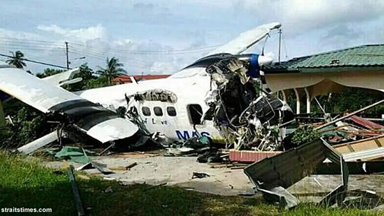 pesawat-tabrak-malaysia-131011b.jpg