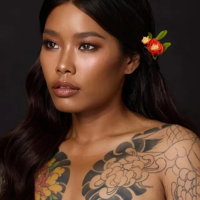 Potret Penyapu Jalanan Bangkok Viral yang Kini Jadi Model
