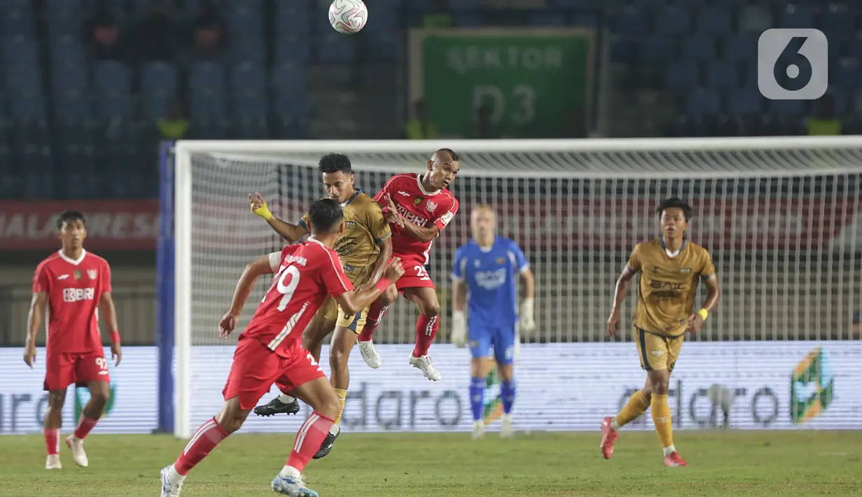 Banten Warriors memperbesar keunggulan tidak lama berselang. Alex Martins meneruskan terobosan Alexis Messidoro di menit ke-67. (Liputan6.com/Helmi Fithriansyah)