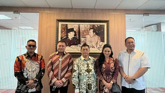 Raul Lemos Kunjungi Kantor DPR Krisdayanti