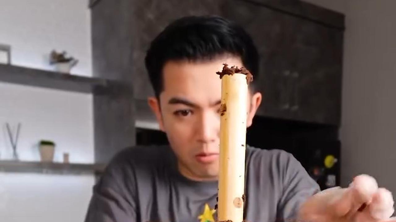 Nicky Tirta Bagikan Video Buat Kue Ukuran Besar Bentuk Pohon Natal, Banjir Pujian