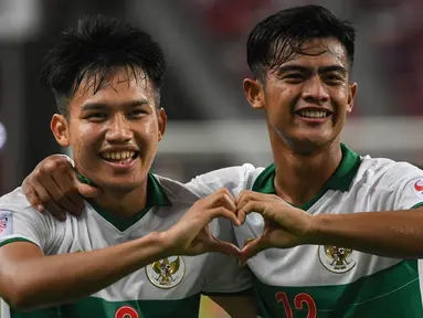 Timnas Indonesia memang gagal memetik kemenangan di leg pertama semifinal Piala AFF 2020 kontra Singapura. Namun hasil imbang 1-1 telah mencatat kemampuan skuat Garuda melaui rapor usai laga yang dapat jadi acuan untuk leg kedua. Seperti apa rapornya? Simak yuk! (AFP/Roslan Rahman)