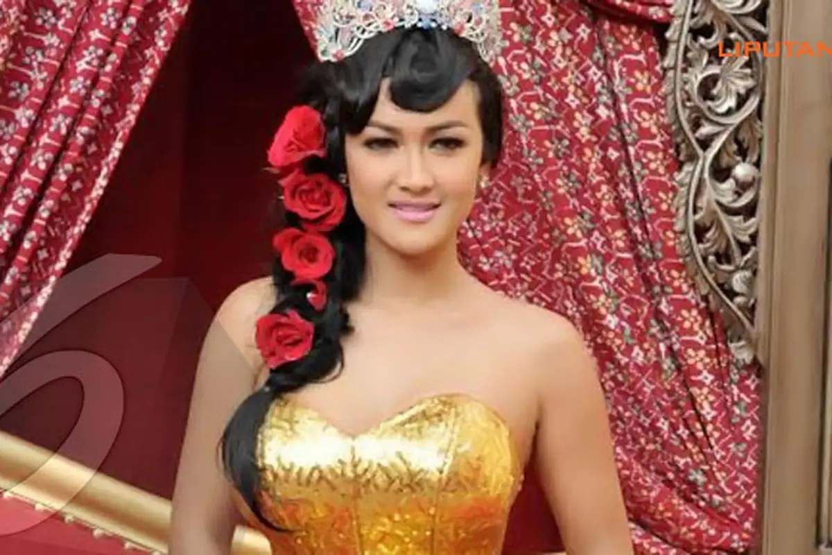 julia-perez-2-131202b.jpg
