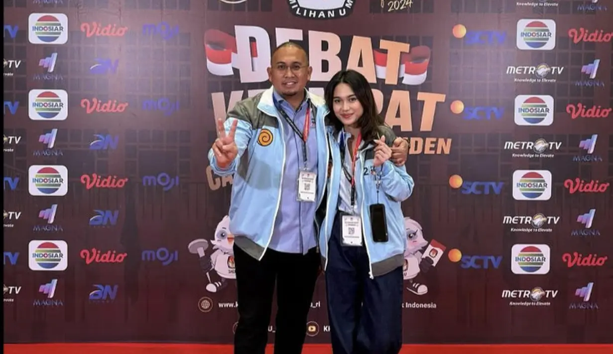 Azizah Salsha juga terlihat mengenakan jaket timses Prabowo Gibran. Jaket tersebut terlihat oversized saat dikenakannya. [Foto: Instagram/ Rachel Vennya]