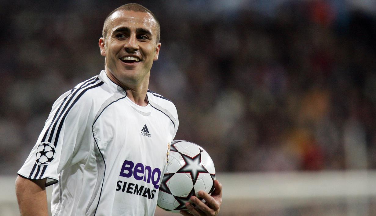 5. Fabio Cannavaro -  Pria asal Italia ini adalah bek ketiga dalam sejarah sepakbola yang mampu memenangkan penghargaan Ballon d'Or. Cannavaro menjadi kapten Italia saat meraih juara di Piala Dunia 2006. (AFP/Bru Garcia)