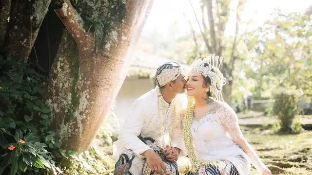 7 Momen Pernikahan Alfath Fathier dan Nadia Christina, Penuh Kebahagiaan