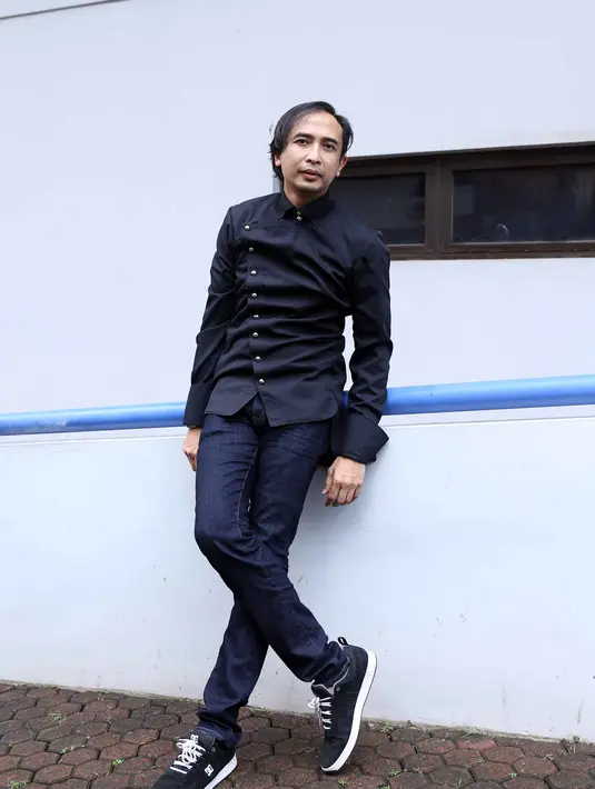 Saat ditemui di kantor MDG Production di KONI, Senayan, Jakarta Pusat, Rabu (13/1) Piyu menambahkan, agar terkesan kekinian, Piyu mengubah aransemen lagu dengan bantuan Ferdinand Pardosi. (Nurwahyunan/Bintang.com)