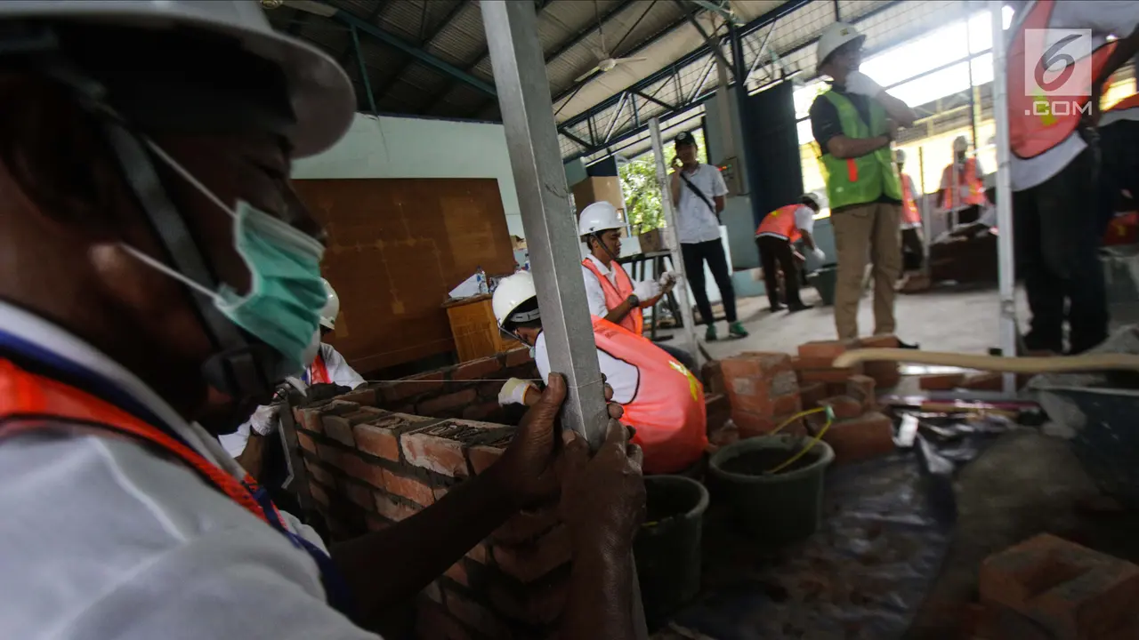 Melihat Para Pekerja Bangunan Saat Pelatihan dan Sertifikasi Tenaga Kerja