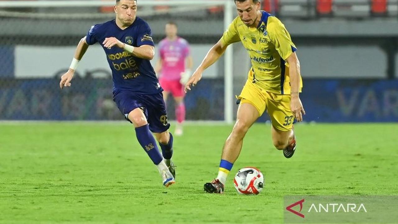 Bojan Hodak Tekankan Kerja Keras Persib Hadapi Persita di GBLA