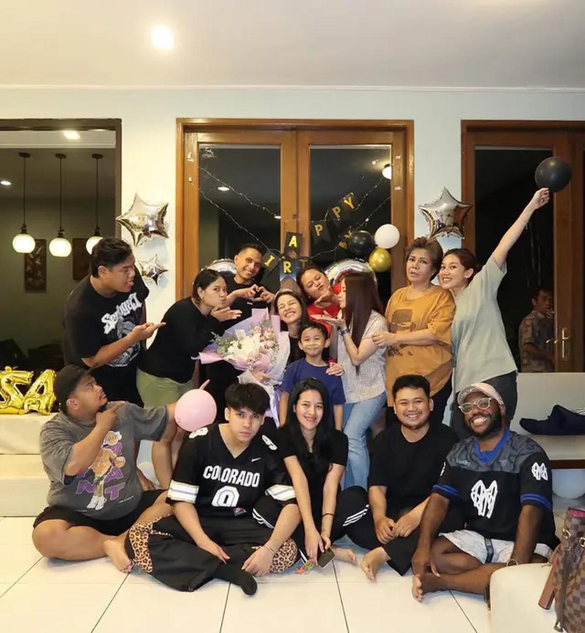 6 Potret Susan Sameh Rayakan Ultah Perdana Bareng Suami, Bahagianya Berlipat