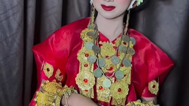 Baju Adat Sulawesi Barat Wanita