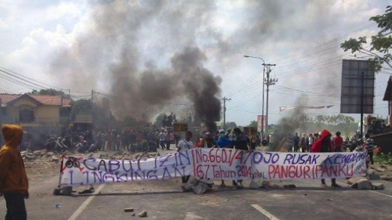 Begini suasana mencekam saat demo tolak pabrik semen di Pati