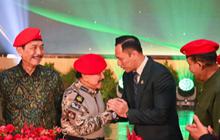 Sama-Sama Gagah dan Tinggi, Potret Brigjen Hengki Haryadi Pose Bareng AHY di Ultah Hendropriyono ke-80 Tahun Disorot