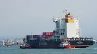 Kegiatan angkut kontainer ekspor dan impor oleh Samudera Indonesia (dok: SI)