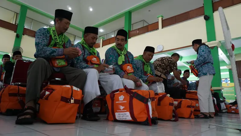 Para calon jemaah haji mulai tiba di Asrama Haji Donohudan Boyolali