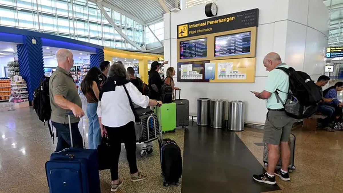 Gunung Lewotobi Laki-Laki Erupsi, Sejumlah Penerbangan di Bandara I Gusti Ngurah Rai Ditunda