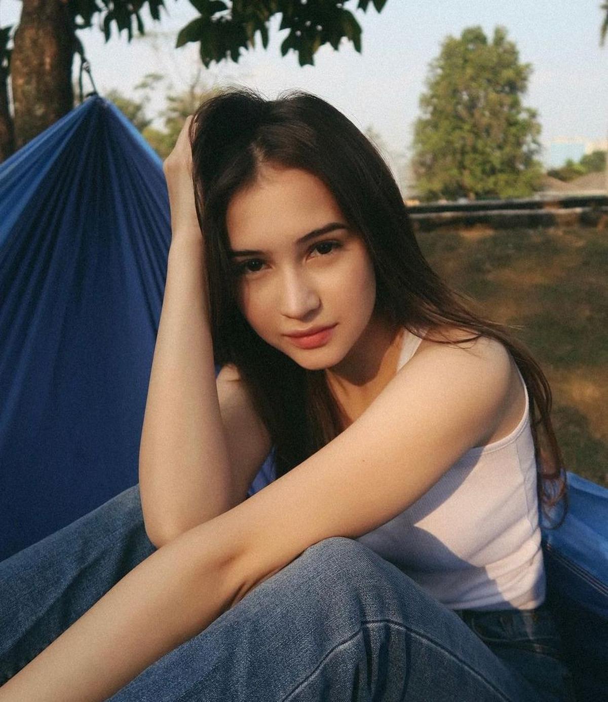 Sandrinna Merupakan Kekasih Junior Roberts
