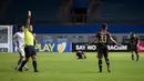 Puncaknya di menit ke-84, Andre Oriza, melakukan pelanggaran keras saat mencoba menghentikan serangan balik Laskar Mataram melalui Nanda Nurrandi. Wasit tanpa ampun kemudian mengusir Andre keluar lapangan. (Bola.com/Bagaskara Lazuardi)