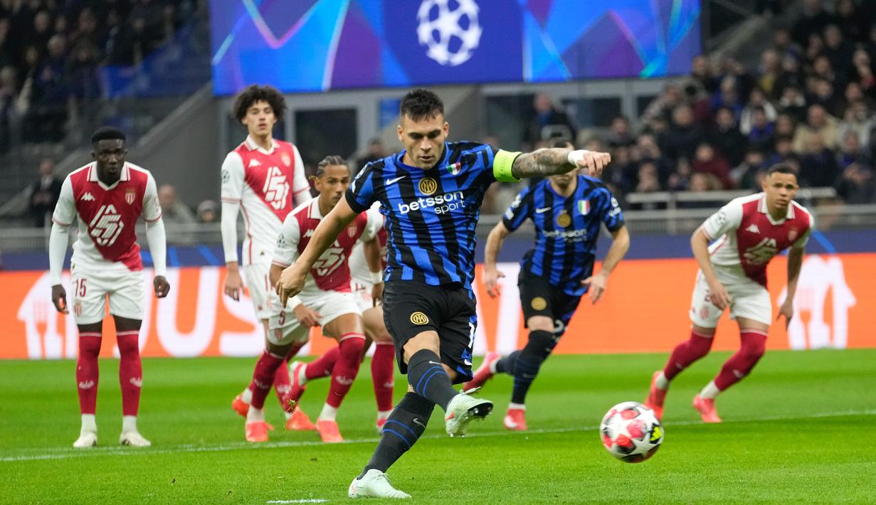 Lautaro tampil gemilang dengan mencetak hattrick ke gawang Monaco dan menjadi bintang utama kemenangan Inter. (AP Photo/Luca Bruno)