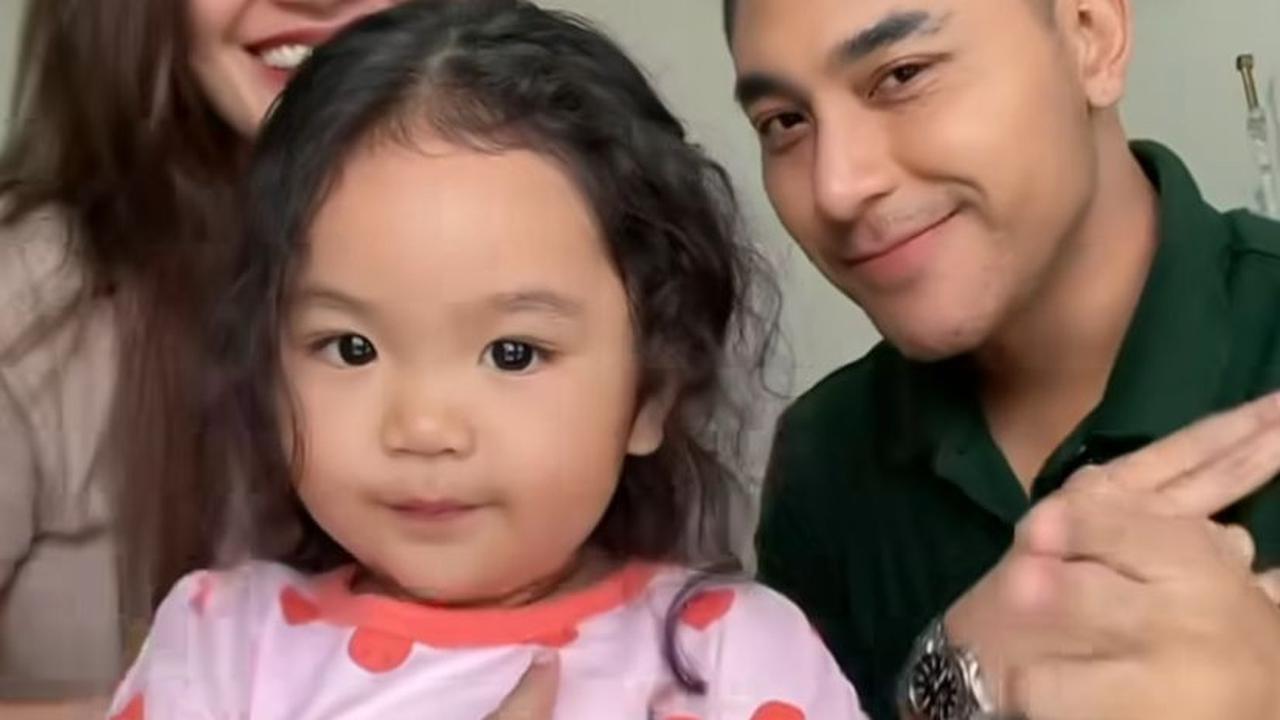 Family Goals Meski Pakaian Tidak Serasi