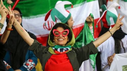 Ekspresi suporter wanita Iran
