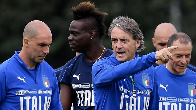 Foto: Dipanggil Kembali ke Timnas Italia, Mario Balotelli Bakal Reuni dengan Roberto Mancini saat di Gli Azzurri dan Man City