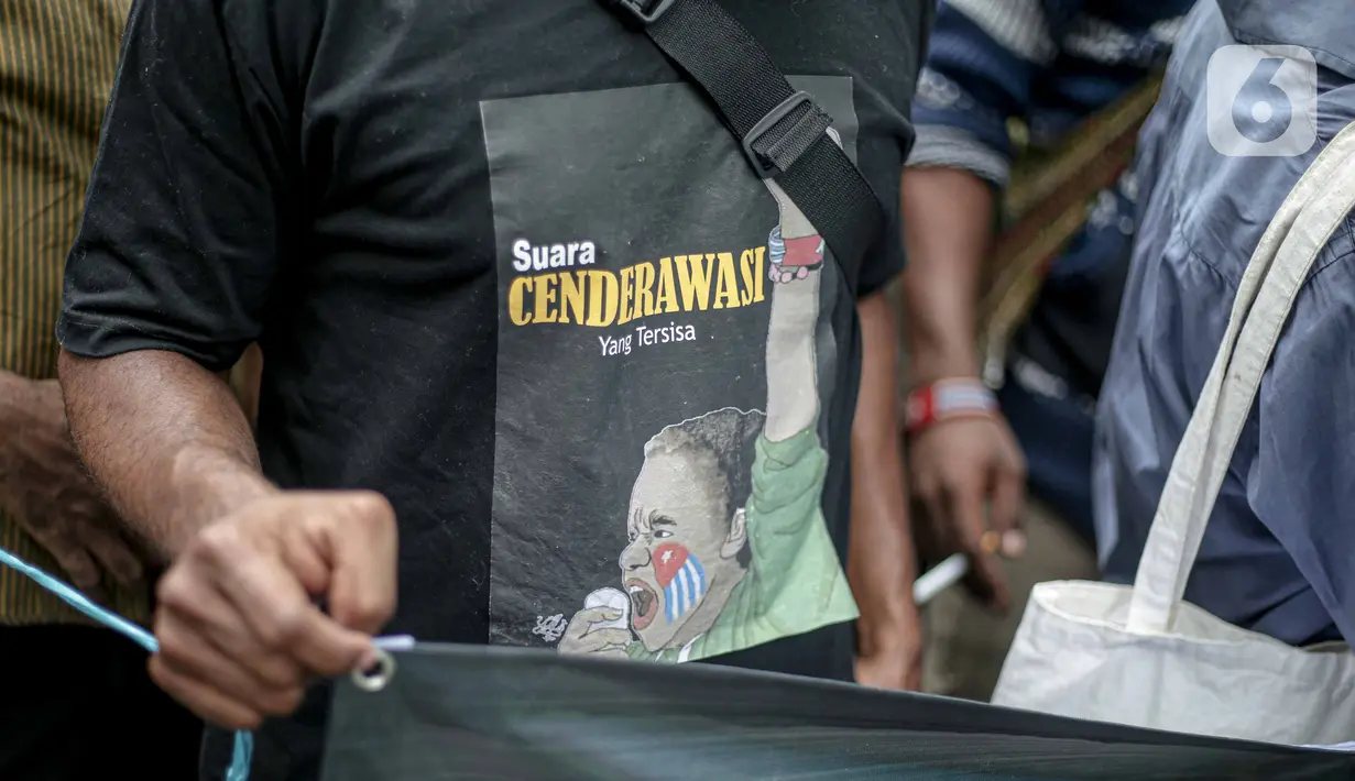 Massa yang tergabung dalam Aliansi Mahasiswa Papua saat menggelar aksi di kawasan Patung Kuda, Jakarta, Senin (16/11/2020). Mahasiswa menolak operasi Blok Wabu bekas PT Freeport Indonesia, perpanjangan otonomi khusus Papua yang berakhir 2021, dan UU Cipta Kerja. (Liputan6.com/Faizal Fanani)