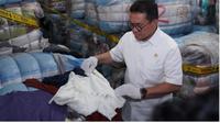 Menteri Perdagangan (Mendag) Budi Santoso. Produk tekstil impor yang diduga ilegal berupa 19.391 bal pakaian bekas dalam karung (balpres) senilai Rp 112,35 miliar diamankan Kementerian Perdagangan (Kemendag).
