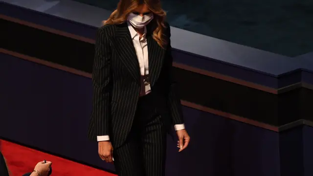 Positif Covid-19, Simak Tampilan Tak Biasa Melania Saat Dampingi Donald Trump Berdebat