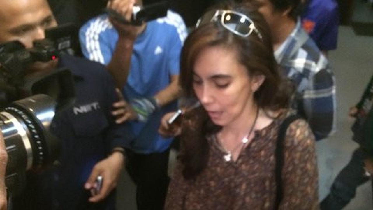 Polisi batal periksa Sharon akibat ngaku sakit & tak punya pengacara