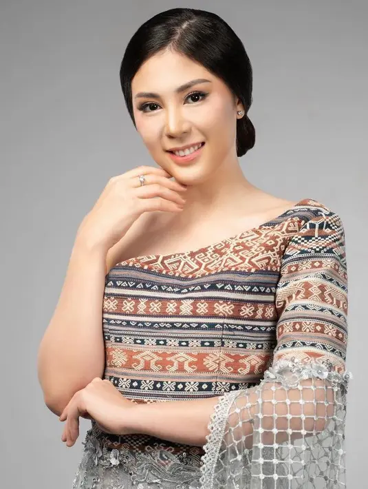 Kini, atas prestasi yang diraih Jessy di Miss Tourism International 2021 telah membuat Indonesia meraih kemenangan untuk kedua kalinya. (Instagram/eljohnpageants).