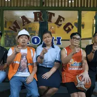 Project Pop kembali berkarya dengan lagu dan video musik yang unik. Simak liriknya di sini.