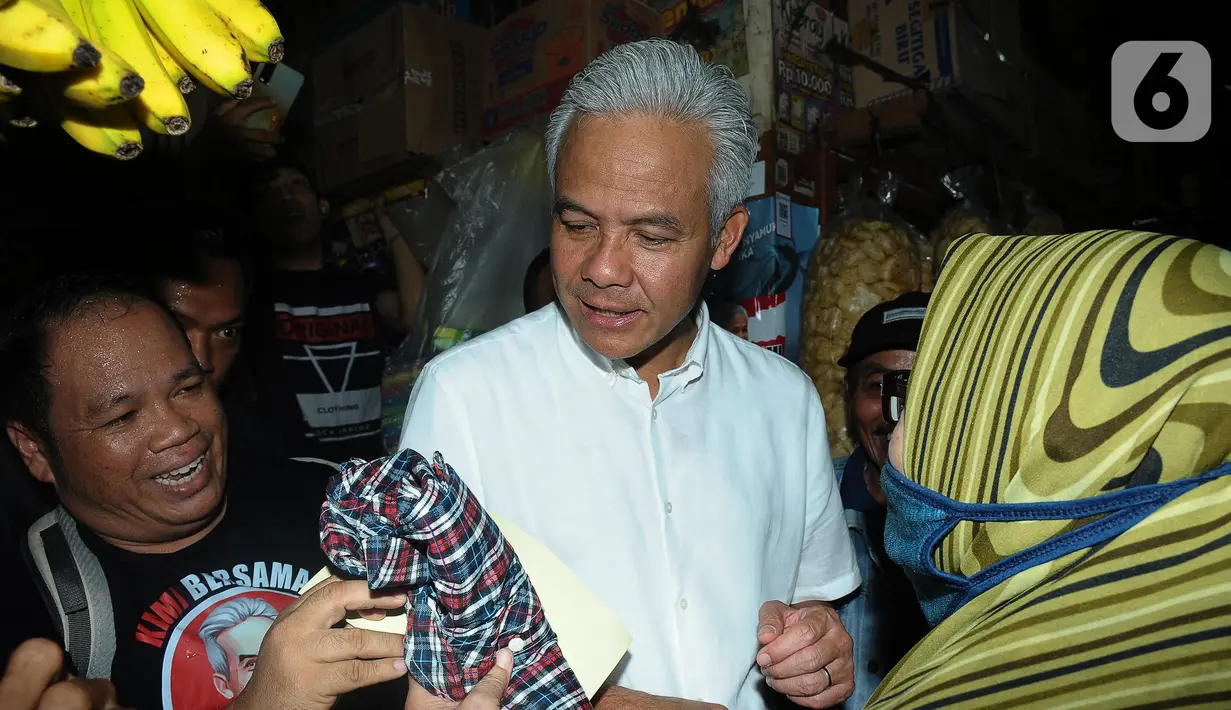 Warga ada meneriaki Ganjar sebagai presiden saat berada di kawasan itu. (merdeka.com/imam buhori)